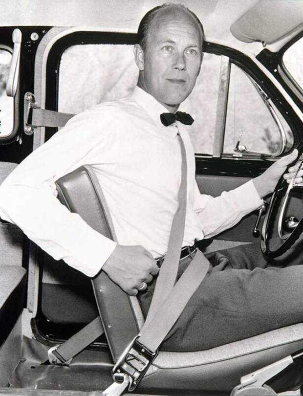 Нильс Болин, шведский инженер Volvo, изобретатель трехточечного ременя безопасности. 1959