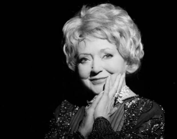 «Ей порвали платье в Каннах, а она думала, что ее бьют»: как 85-летняя Людмила Касаткина с «некиногеничным» лицом стала звездой и пережила мужа на 11 дней