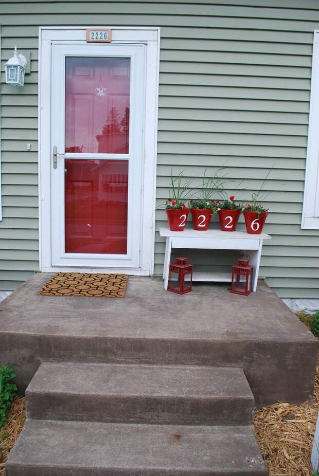 I love, love RED!  Cute idea with the house number.