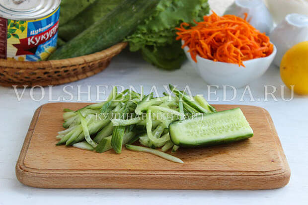 salat s korejskoj morkovyu i krabovymi palochkami 2