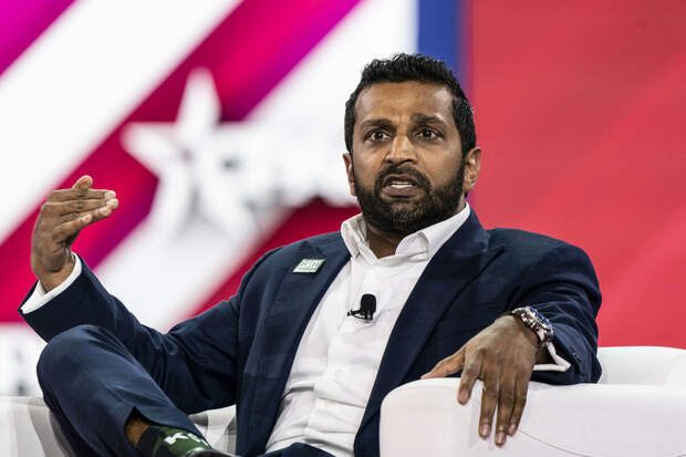 Белый дом: Трамп доверяет главе ФБР после сообщений о его проблемах с алкоголем