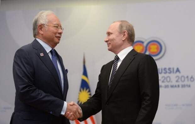 Паника на Банковой: Россия и Малайзия начали собственное расследование трагедии «Боинга»