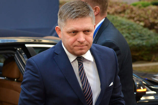 Премьер Словакии Фицо в ночь на Первомай поработал грузчиком