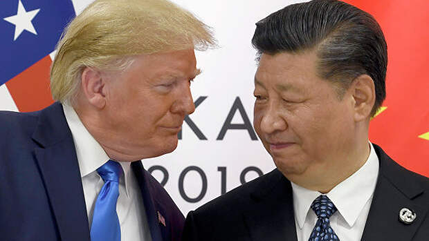Президент США Дональд Трамп и председатель КНР Си Цзиньпин в ходе встречи на саммите G20 в Осаке. 29 июня 2019