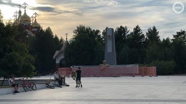 Мемориал на площади Памяти в Ноябрьске ремонтируют