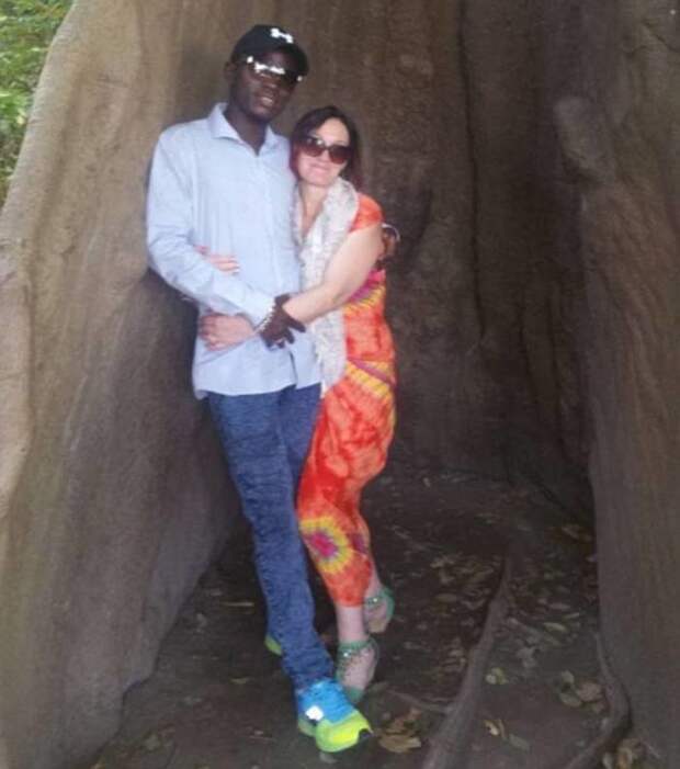 44-летняя женщина бросила семью ради 30-летнего африканца, с которым она познакомилась в Facebook facebook, Любовь, в мире, люди.измена, отношения