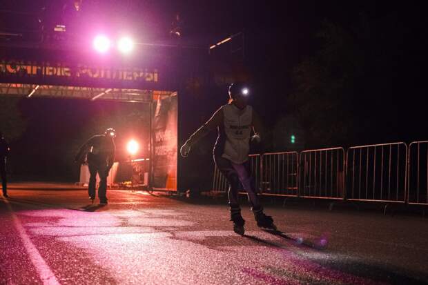 На Татышеве в Красноярске после двухлетнего перерыва прошла ночная гонка роллеров