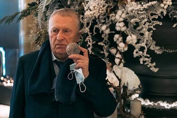 Александр Сивов рассказал, как Жириновский хихикал за шторой