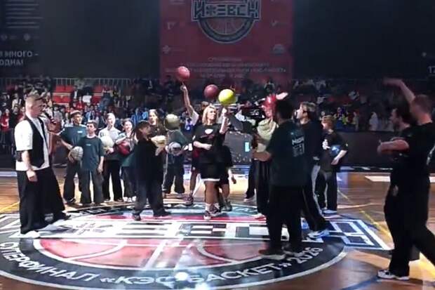 Захарова показала баскетбольный фристайл на чемпионате России в Ижевске