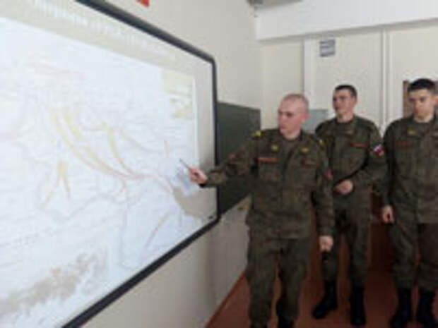 Военные связисты получили книги по истории России