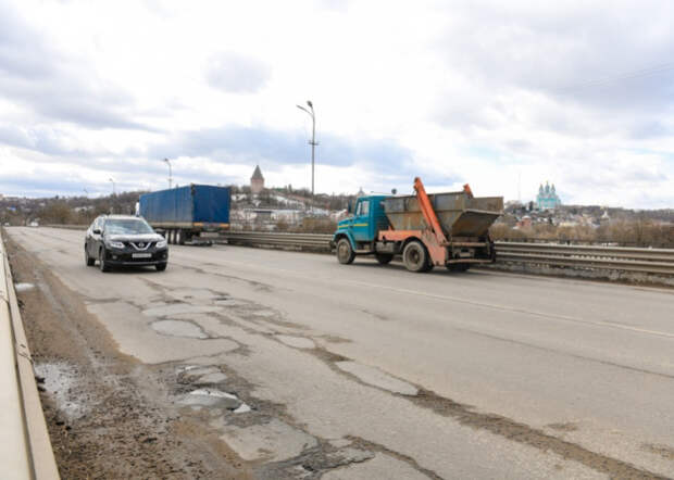 В Смоленске вновь закрыли Крестовоздвиженский мост