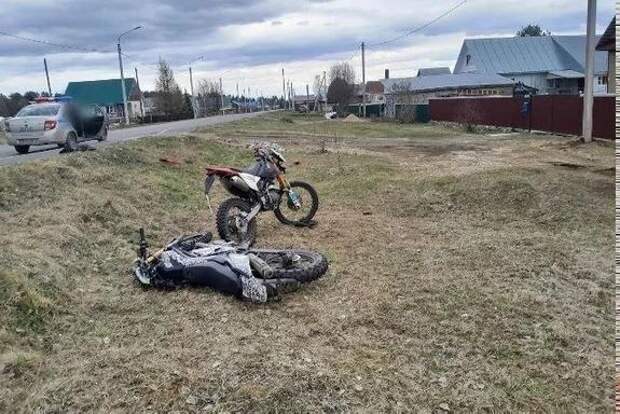 В Великоустюгском округе в деревне Бухинино столкнулись два бухих мотоциклиста