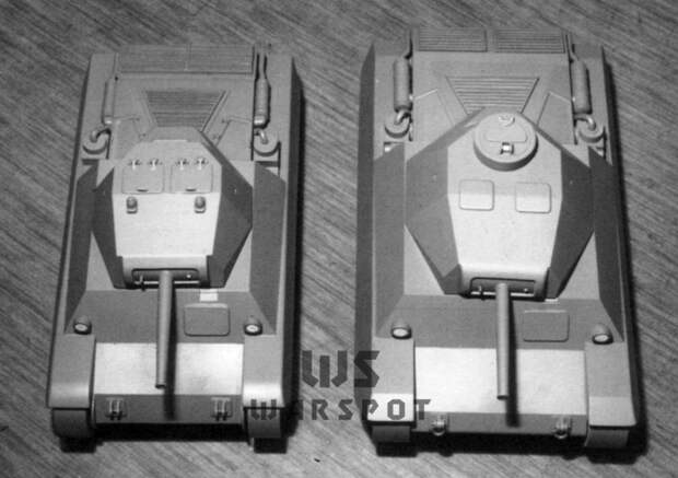 Макеты Carro Armato P 40 и Carro Armato P 43. Разница в размерах небольшая - Тяжёлый танк по-итальянски | Warspot.ru
