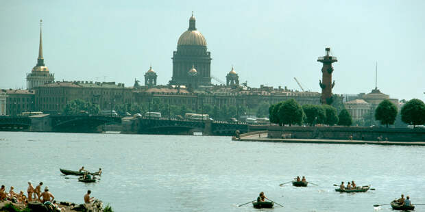«Следующая остановка — Ленинград»: кто и зачем путешествует в советское прошлое