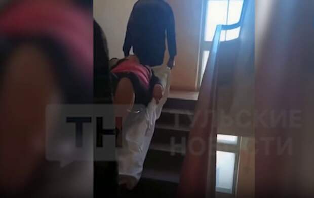 В Новомосковске пациентов больницы поднимают на верхние этажи вручную из-за сломанного лифта