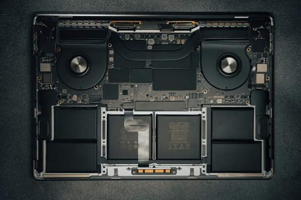 Apple укрепляет позиции на рынке ноутбуков на фоне роста цен на память и накопители