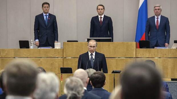 Президент России Владимир Путин (в центре на переднем плане)