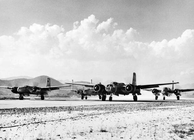 Американские бомбардировщики B-26 «Мародеры» в Японии