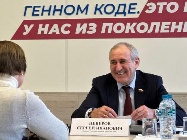 Фото: Сергей Неверов подключился к решению проблем смолян с шумной дорогой и отоплением