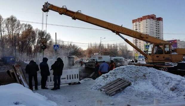 авария на теплотрассе в Саратове Режим ЧС ввели в Самаре: из-за аварии на теплотрассе два района остались без отопления