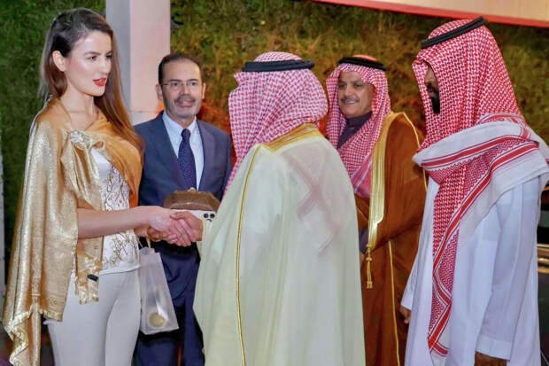 Посол Украины Селих после появления на приеме в лосинах назвала наряд адекватным