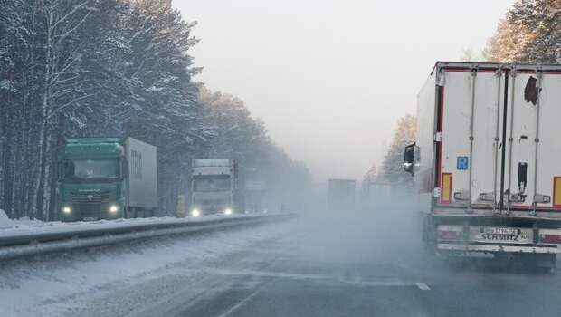На М-5 «Урал» закрыли движение грузовикам и автобусам из-за сильного снегопада