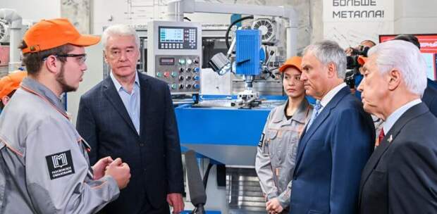 Сергей Собянин и Вячеслав Володин посетили уникальный центр «Профессии будущего». Фото: М. Мишин mos.ru. Пресс-служба мэра и Правительства Москвы