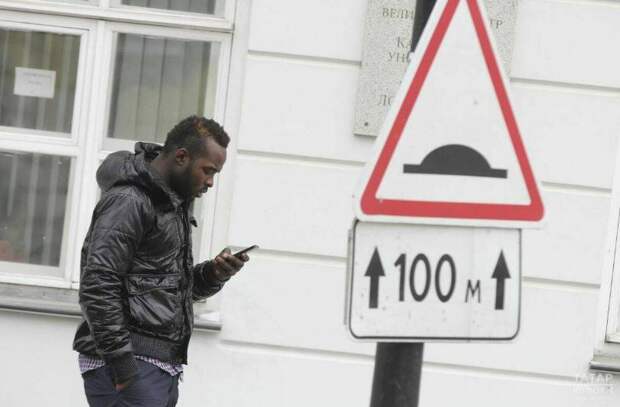 «Карта белешмәләрен җибәрмәсәң, әти-әниеңне утырталар»: аферистлар балаларны ничек аулый