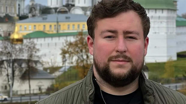 «Верил в победу»: Суд отменил решение по делу активиста из-за фото Навального