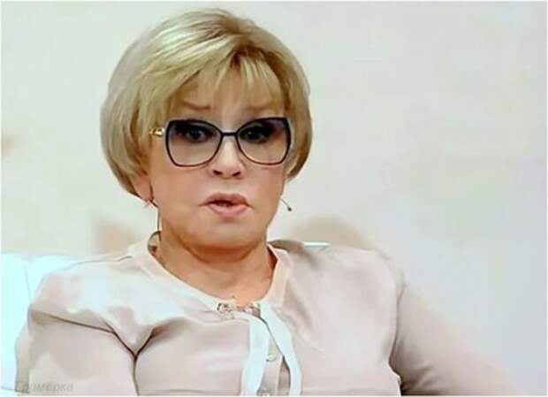 77-летняя Вера Алентова после изменений во внешности впервые вышла в свет