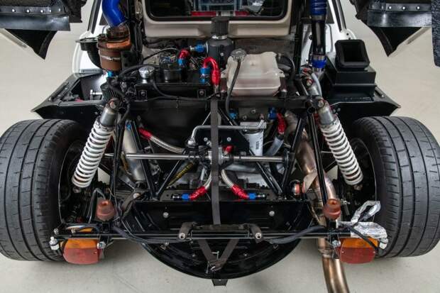 Ультра-редкий гоночный Ford RS200 Evolution из 80-х