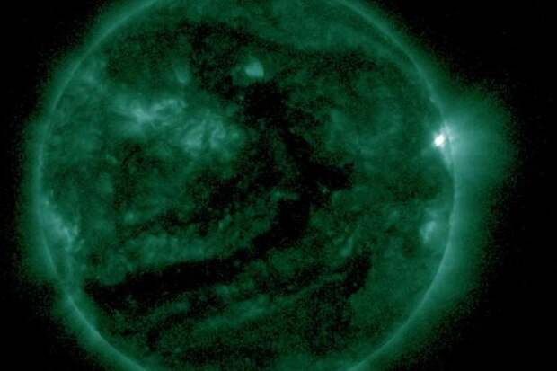 На Солнце впервые за три недели произошла сильная вспышка