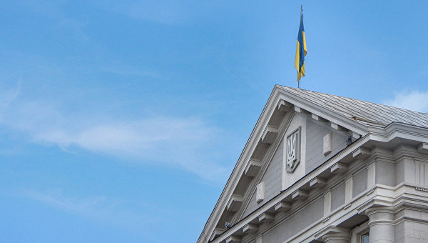 Флаг на здании Службы безопасности Украины в Киеве. Архивное фото