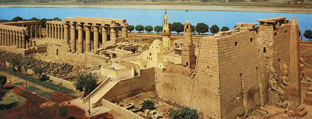 Храм в Луксоре. Источник изображения: allowwonder.com