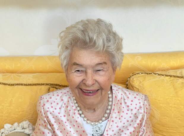 Внучка экс-президента России Ельцина опубликовала фото своей 94-летней бабушки