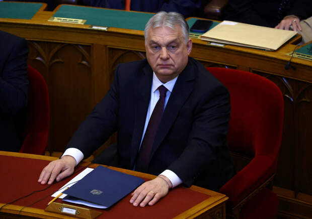 Орбан ввел в Венгрии ограничение цен на топливо