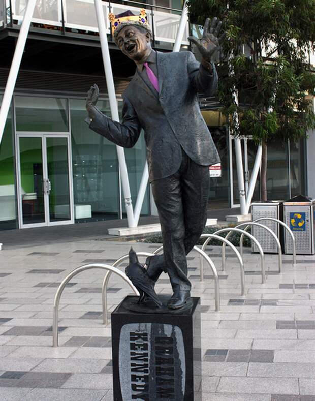 Статуя Грэм Кеннеди.