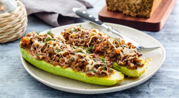 Кабачки с фаршем. \ Фото: bing.com.