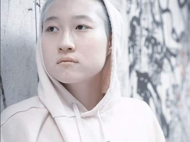 Этта У Чжолинь: трудный путь дочери Джеки Чана