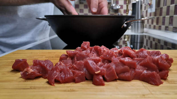 Тарелки вымакиваем насухо и съедаем до последлней капли. Мясной суп с домашней лапшой по-восточному, очень вкусно и совсем несложно