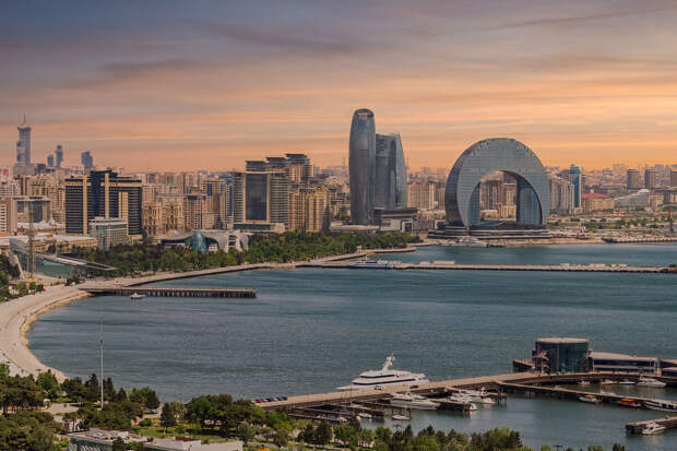 Депутат Белик назвал фарсом предложение Зеленского о переговорах в Азербайджане