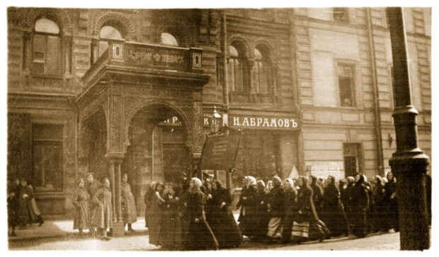 Петроград 1917 года глазами американского фотографа