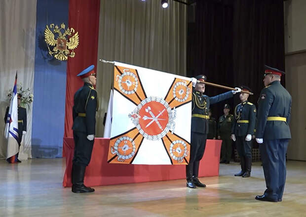 Фото на фоне боевого знамени