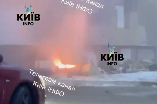 Киев INFO: очевидцы сняли на видео горящие трансформаторные будки в Киеве