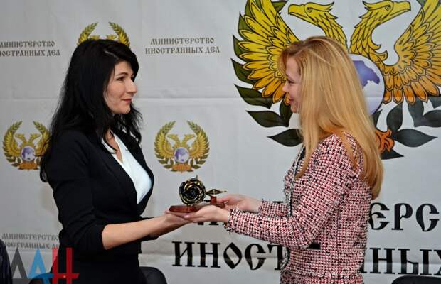 Нела Лискова и и.о. главы МИД ДНР Наталья Никонорова, архив