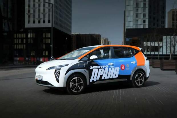 В Петербурге парк каршеринга пополнили электромобилем