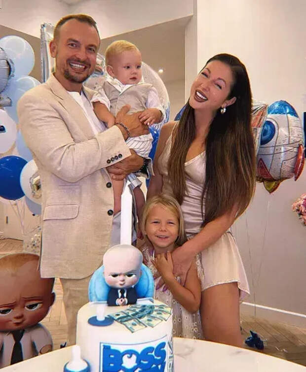 Игорь Сивов и Нюша с детьми