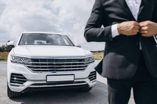 На Рублёвке в закрытом паркинге нашли угнанные Mercedes G‑Class и BMW X7 на 100 млн рублей