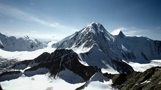 В горах Алтая застряли четверо туристов без снаряжения