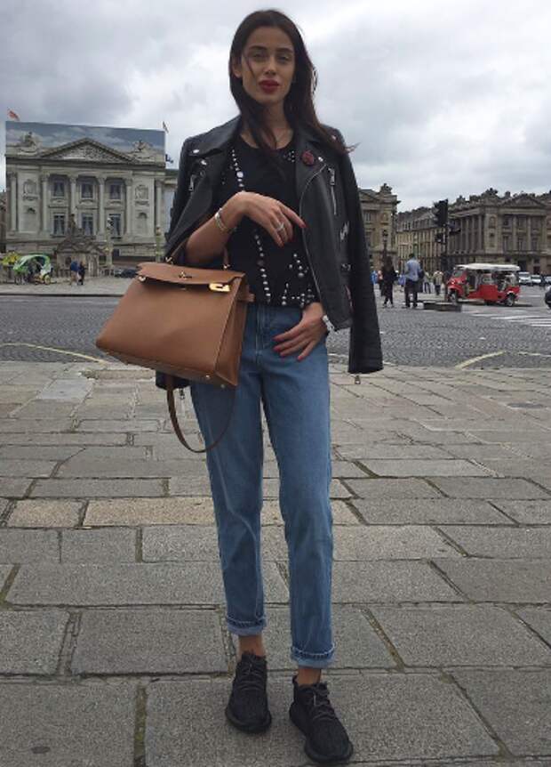 Миранда Шелия с сумкой Hermes Kelly стоимостью 1 миллион рублей Фото: Социальные сети 
